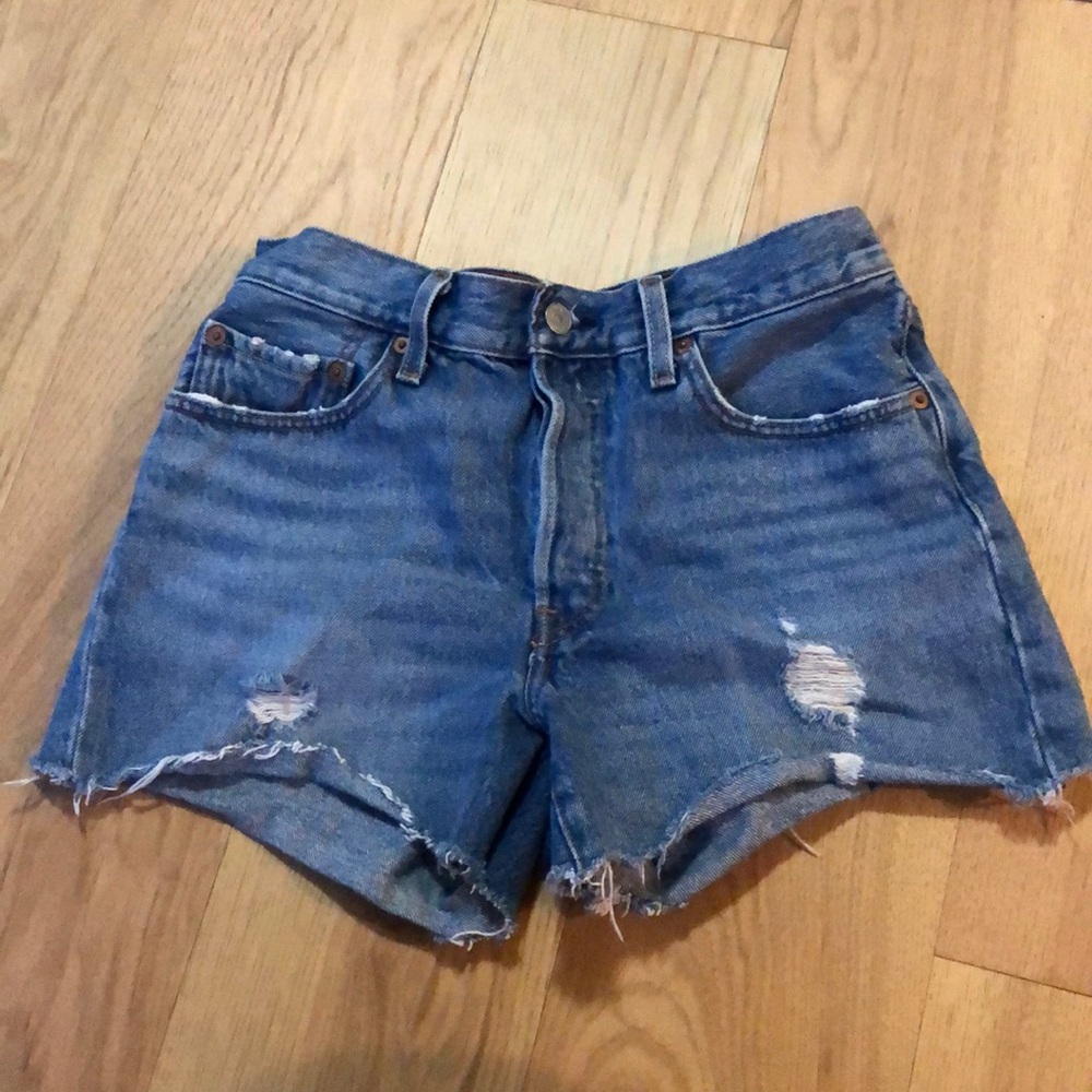Levi medium to high waisted Jean shorts
